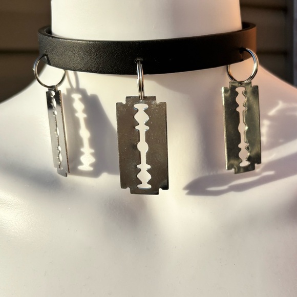 Killstar Jewelry - BLACK SILVER RAZORBLADE PENDANT CHOKER NECKLACE GOTH CLUB TRENDY